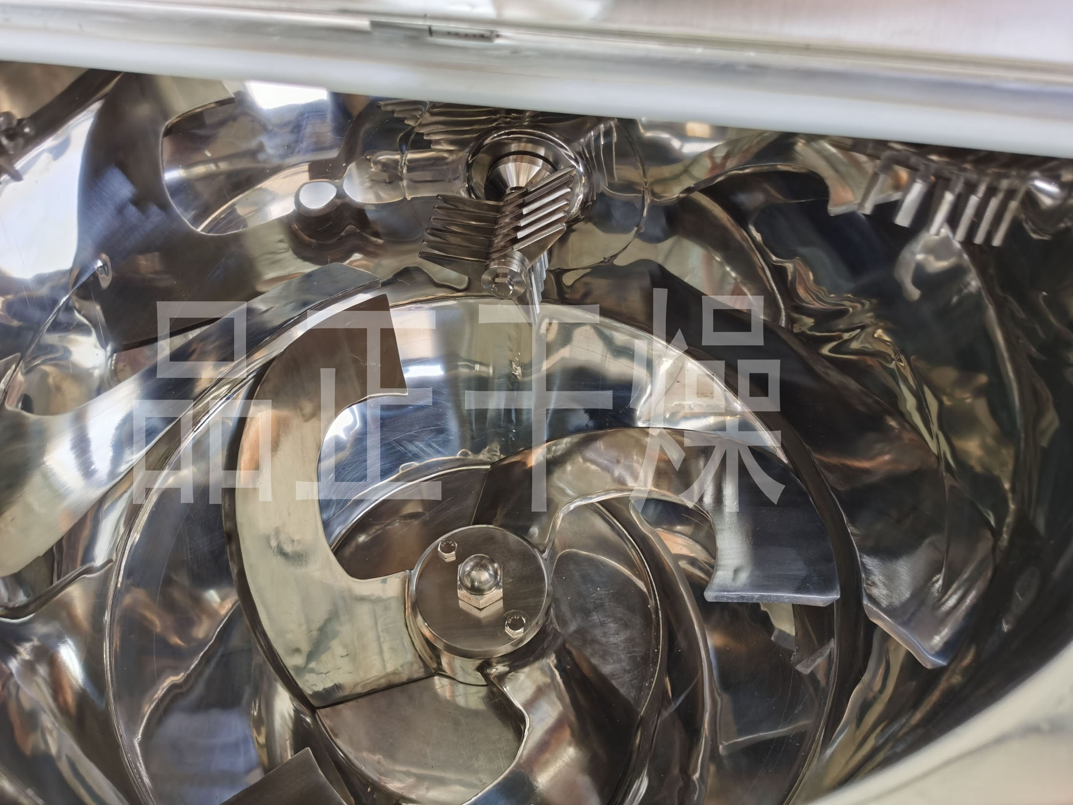 常州品正高速混合機是目前國內較流行也是效果較好的干料混合和干濕料混合設備！